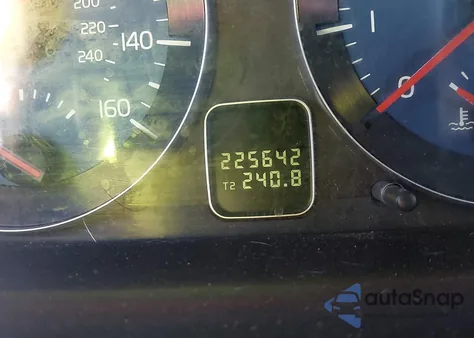 2011 Volvo V50 T5/T5 R-Design from USA, damaged, VIN YV1672MW6B2627397